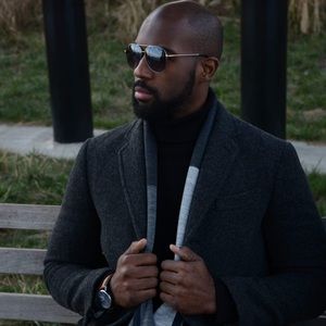 Meet your Posher, Tee